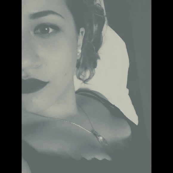 Poshmark profile picture for @isidora